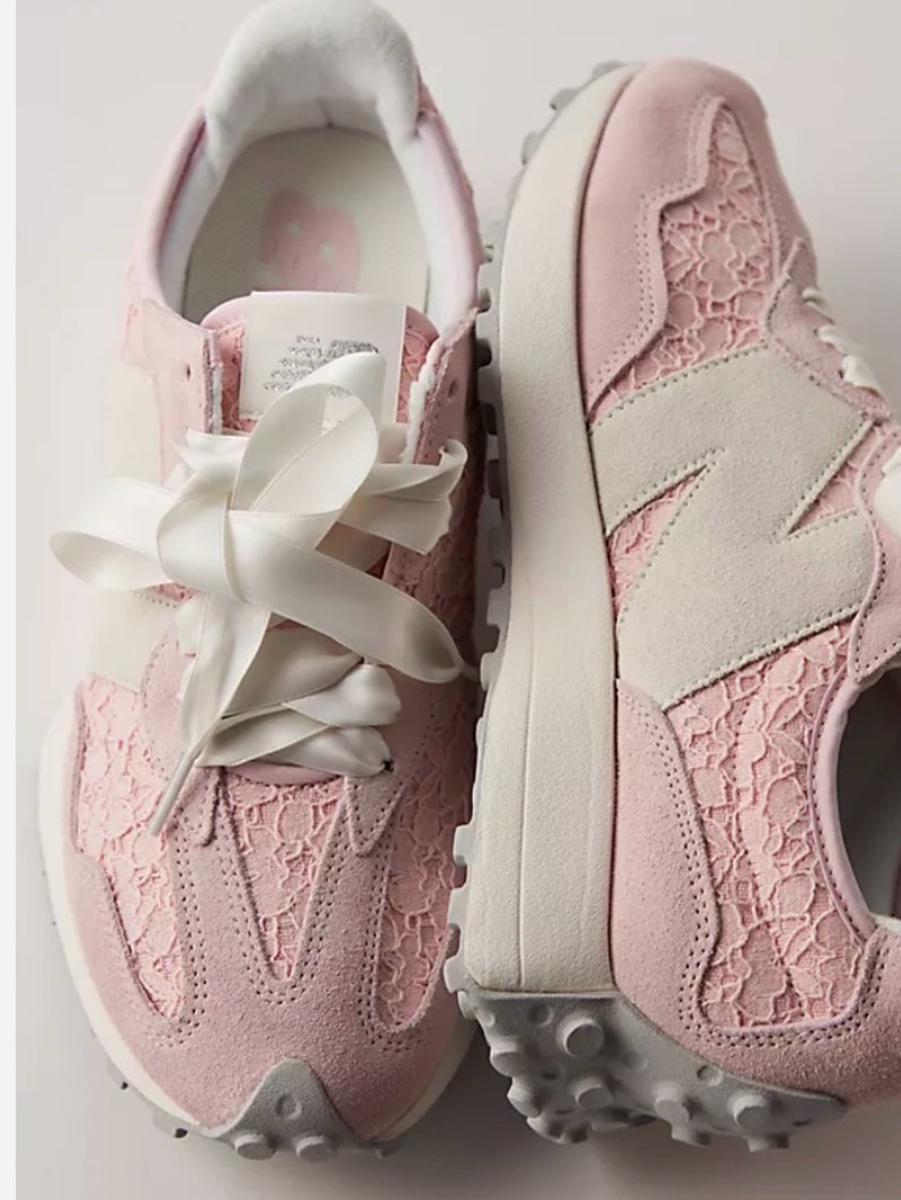 New Balance 327 lace sneaker size 10.5 BNIB